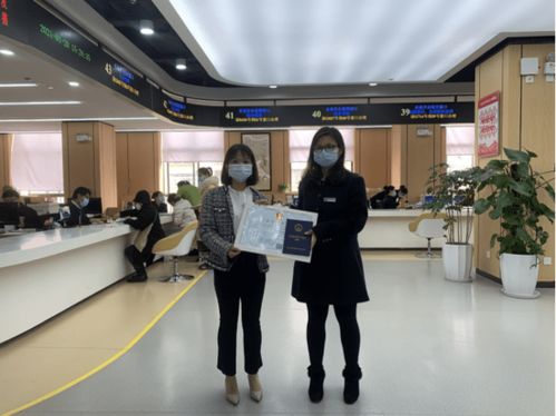昆明五華區率先發出全市首張“直營連鎖經營企業評審承諾制”食品經營許可證，助推網絡文化經營新格局